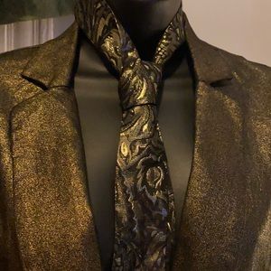 Nice Tie to bring out the Blazer.